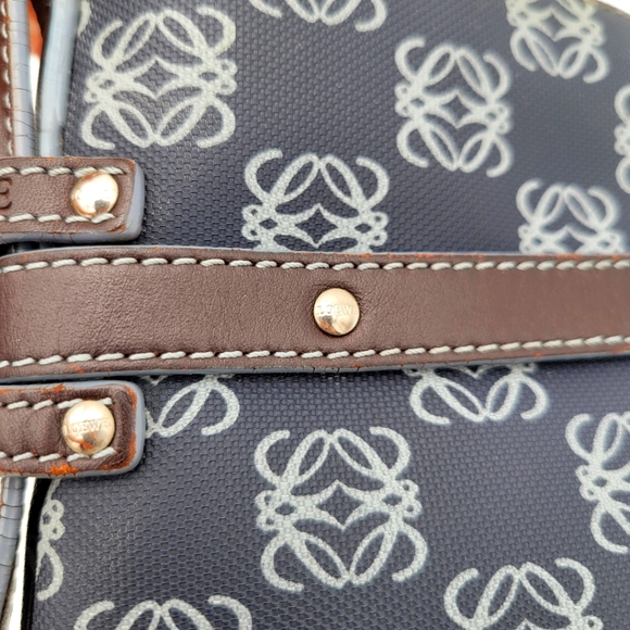 Loewe Vintage Anagram Crossbody Bag PVC Leather - Picture 10 of 16